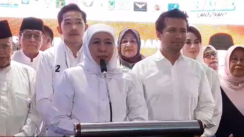 Pasangan cagub dan cawagub Jawa Timur nomor urut 2, Khofifah Indar Parawansa - Emil Elestianto Dardak di Posko Pemenangan. (Insani/Jurnas.net)