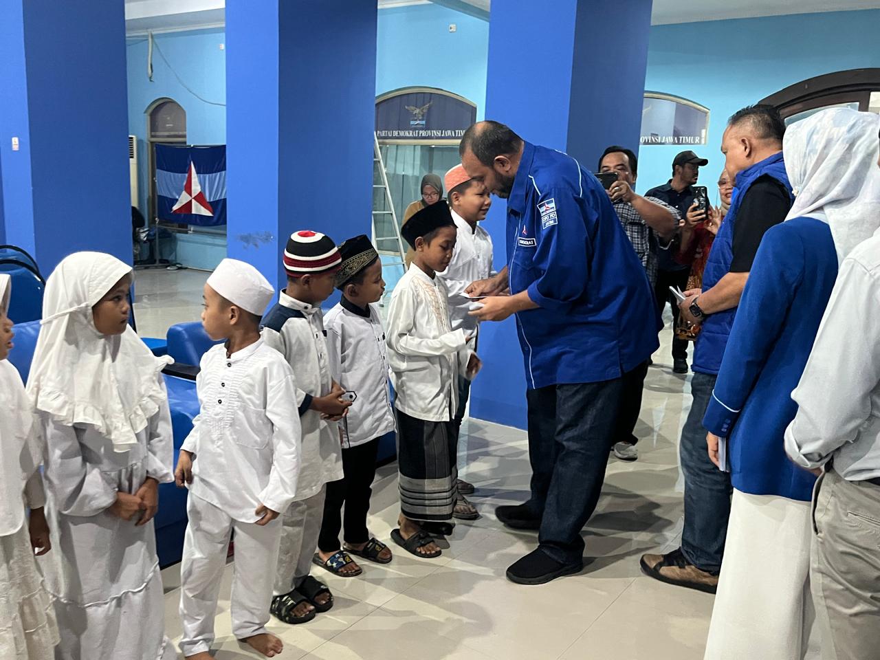 Pengurus DPD Partai Demokrat Jawa Timur menggelar tasyakuran rayakan kemenangan Khofifah-Emil di Pilgub Jatim 2024. (Insani/Jurnas.net)