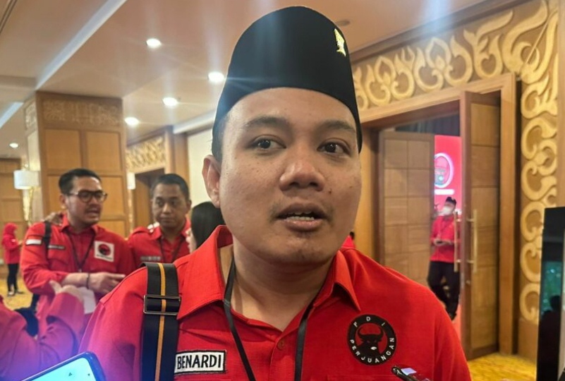Bendahara Tim Pemenangan Tri Rismaharini-Zahrul Azhar Asumta (Gus Hans), Fuad Benardi. (Insani/Jurnas.net)