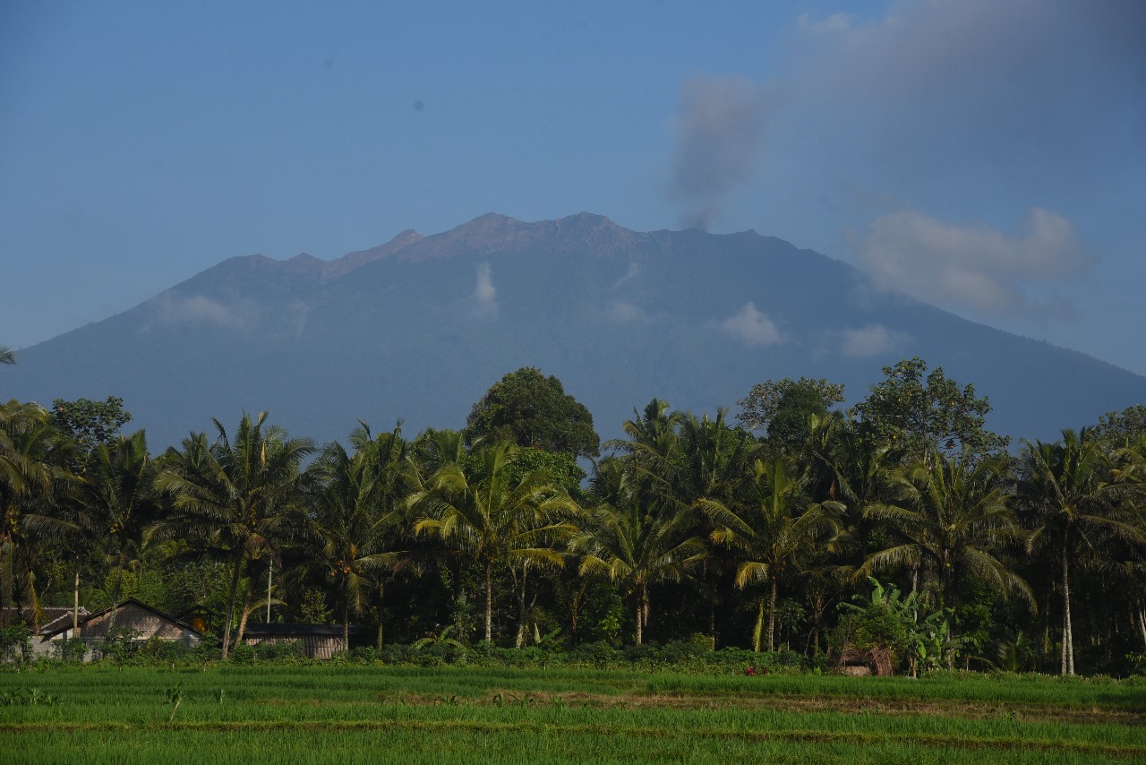 Pantauan Gunung Raung erupsi. (Dok: Humas Pemkab Banyuwangi)
