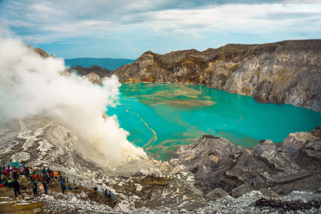 Kawah Ijen salah satu destinasi wisata favorit di Kabupaten Banyuwangi, Jawa Timur. (Dok: Humas Pemkab Banyuwangi)