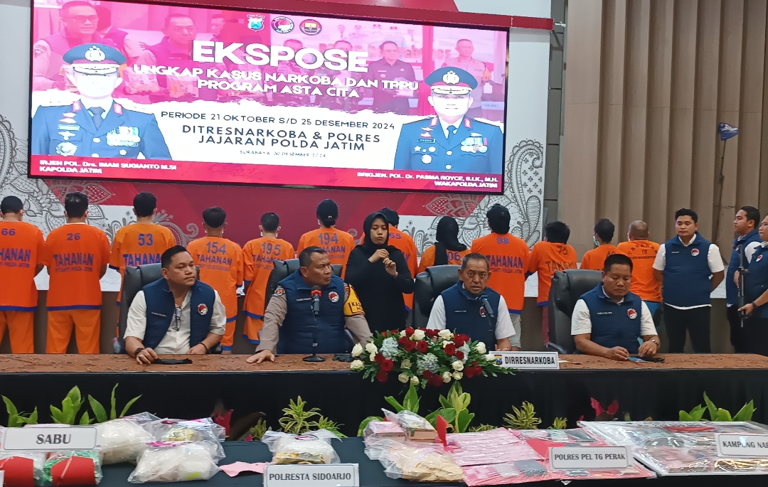 Polda Jatim merilis kasus narkoba di wilayahnya sepanjang periode 21 Oktober hingga 25 Desember 2024. (Insani/Jurnas.net)