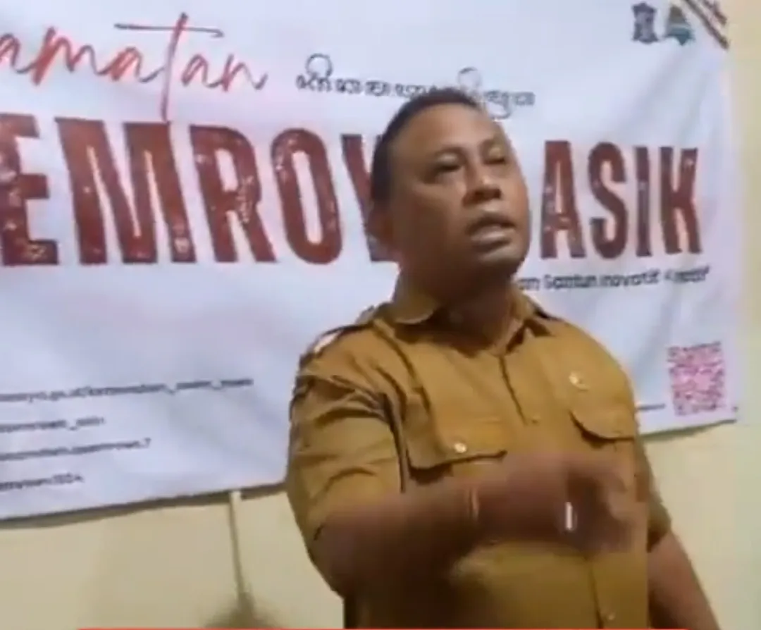 Baca juga : Viral ! Skandal Camat Asemrowo Surabaya Digerebek Warga Diduga Sembunyikan Wanita di Kantor 