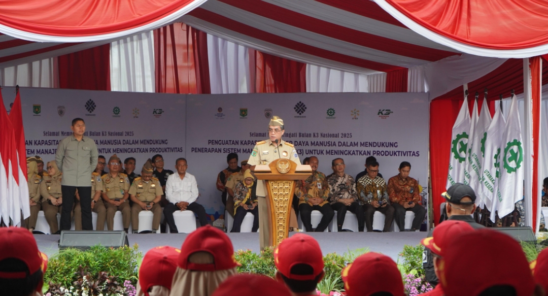 Menteri Ketenagakerjaan (Menaker) RI, Yassierli, saat berkunjung ke PT SIER Surabaya. (Dok: Humas PT SIER)