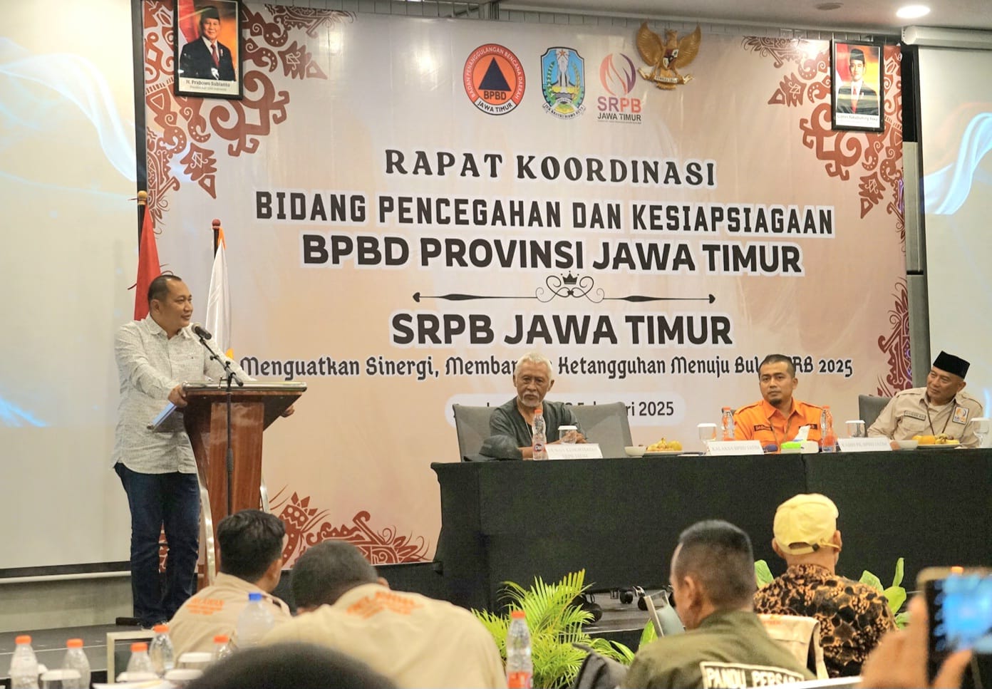 Kalaksa BPBD Jatim, Gatot Soebroto, membuka menggelar Rapat Koordinasi BPBD dan SRPB Jatim. (Dok: Humas BPBD Jatim)