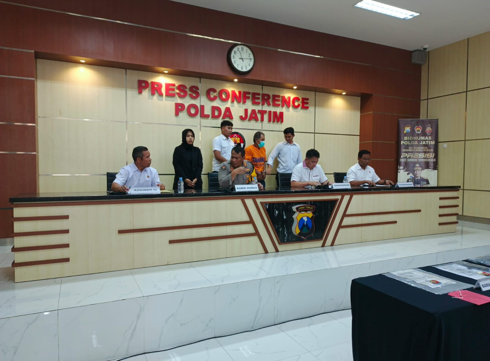 Polda Jatim merilis kasus pencabulan di rumah panti asuhan di Surabaya. (Insani/Jurnas.net)