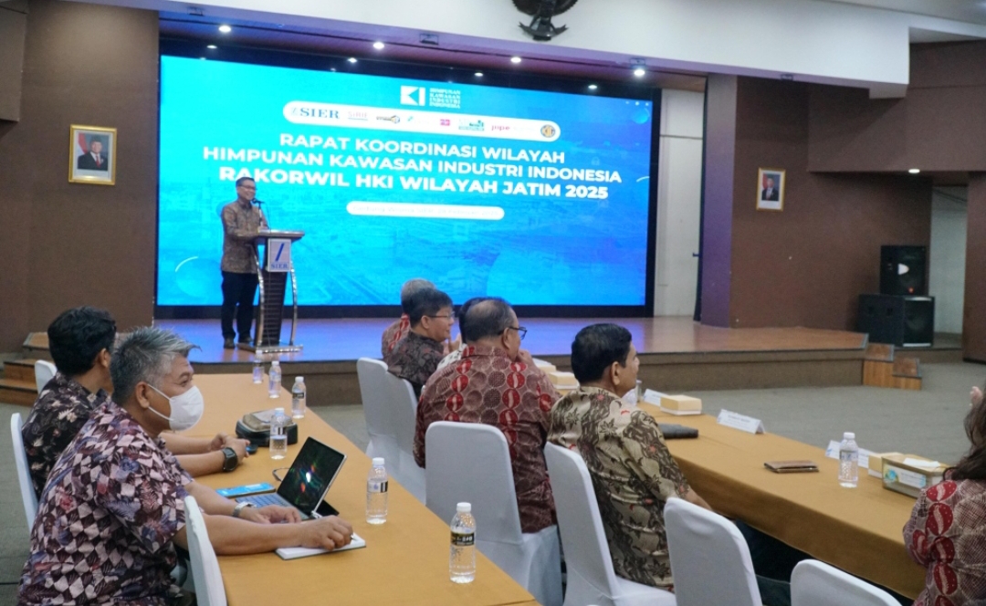 Ketua Umum Himpunan Kawasan Industri (HKI), Sanny Iskandar, dalam Rapat Koordinasi Wilayah (Rakorwil) HKI Jawa Timur. (Dok: Humas PT SIER)