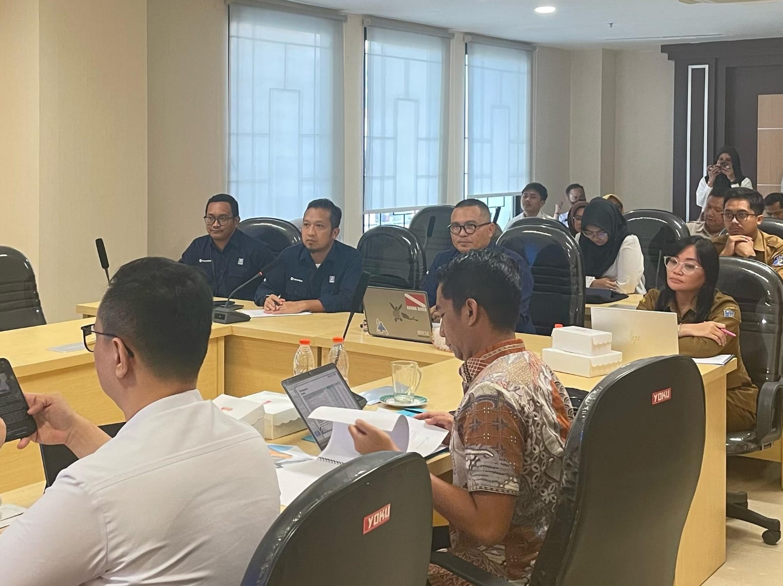 Suasana rapat bersama Panitia Khusus (Pansus) DPRD Kota Surabaya untuk Laporan Keterangan Pertanggungjawaban (LKPj) Wali Kota Surabaya Tahun Anggaran 2024. (Insani/Jurnas.net)