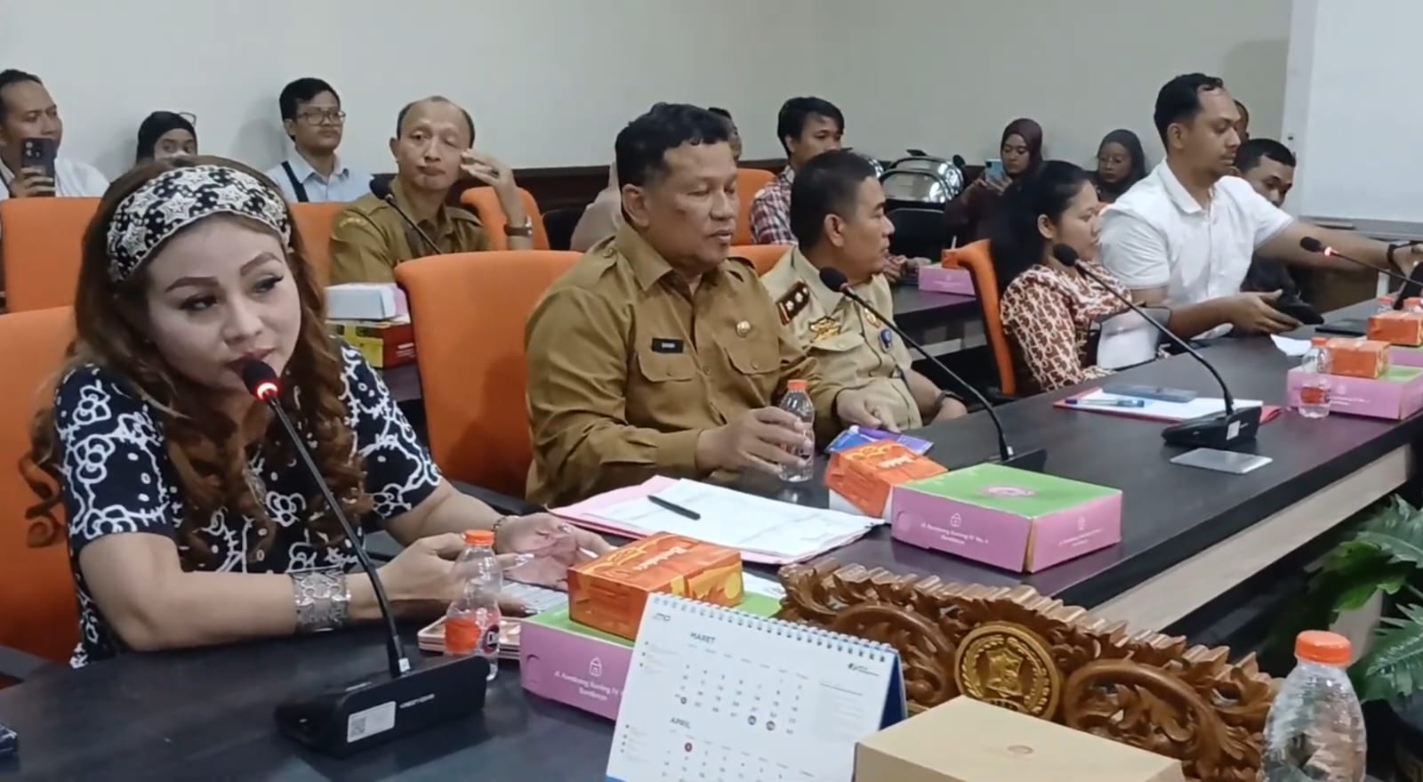 Jan Hwa Diana, saat Rapat dengar pendapat (hearing) Komisi D DPRD bersama perusahaan UD Sentosa Seal, Dinas Ketenagakerjaan Kota Surabaya dan korban. (Insani/Jurnas.net)