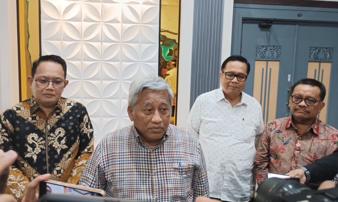 Ketua Pansel, Prof. Mohammad Nuh bersama Sekdaprov Jatim Adhy Karyono. (Insani/Jurnas.net)