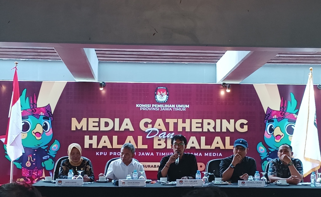 Halal Bihalal KPU Jawa Timur bersama awak media. (Insani/Jurnas.net)