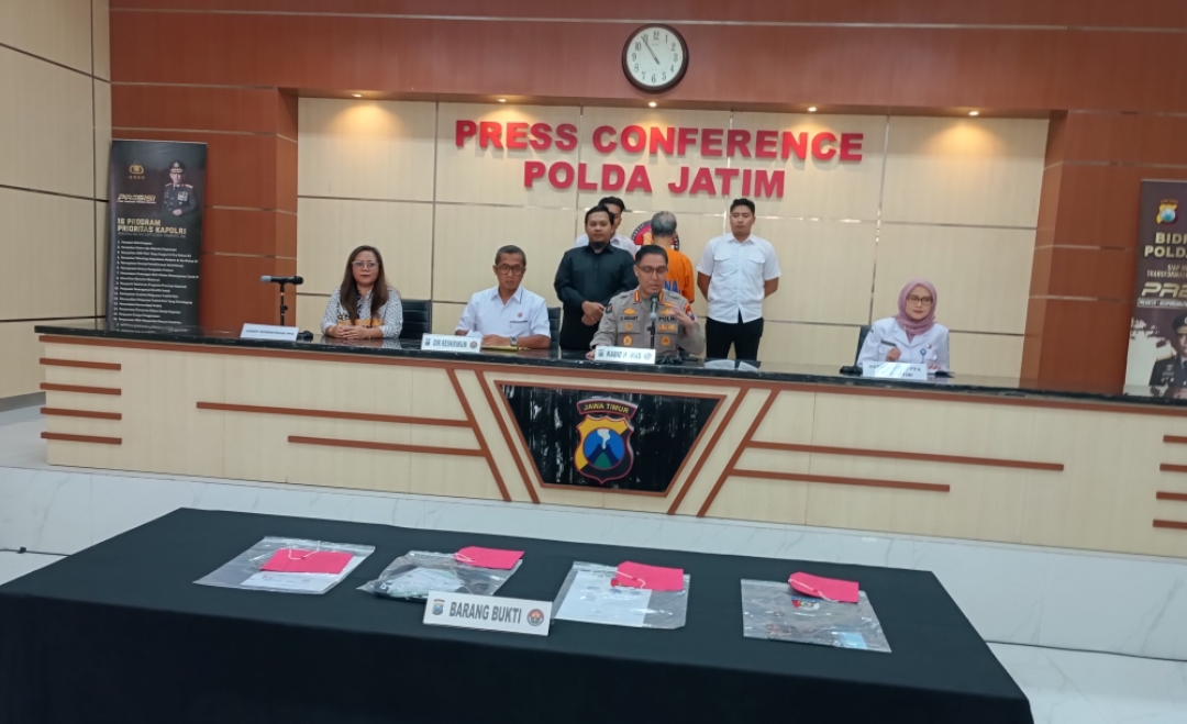 Polda Jatim merilis kasus pencabulan anak di bawah umur di Kota Blitar. (Insani/Jurnas.net)