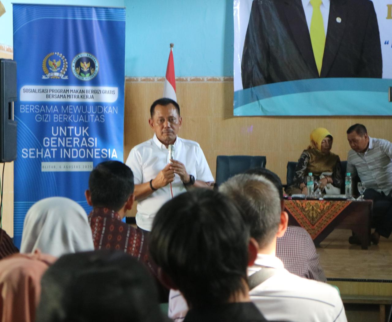 Anggota Komisi IX DPR RI, Heru Tjahjono, sosialisasi makan bergizi gratis di Desa Sumberjo, Blitar. (Istimewa)