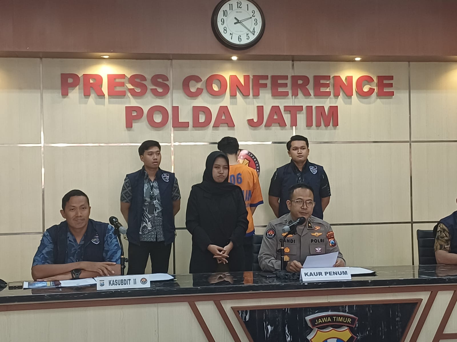 Polda Jatim merilis kasus asusila. (Insani/Jurnas.net)