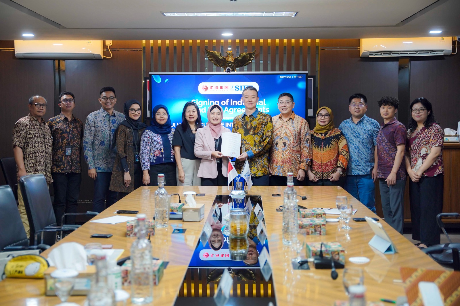 Penandatanganan Perjanjian Pemanfaatan Tanah Industri (PPTI) antara PT Hui Hai Agriculture International Indonesia dan PT SIER di Wisma SIER pada Senin, 1 September 2025. (Humas PT SIER)