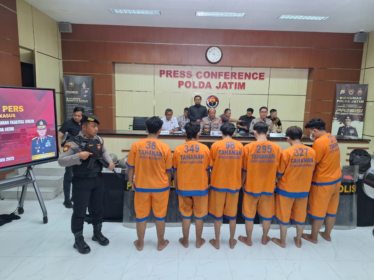 Polda Jatim merilis kasus aksi demo ricuh pada Agustus lalu. (Insani/Jurnas.net)