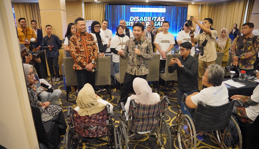Wakil Gubernur Jatim Emil Elistianto Dardak, di sela pemberdayaan disabilitas dalam Program Bisa Berusaha. (Humas PT SIER)