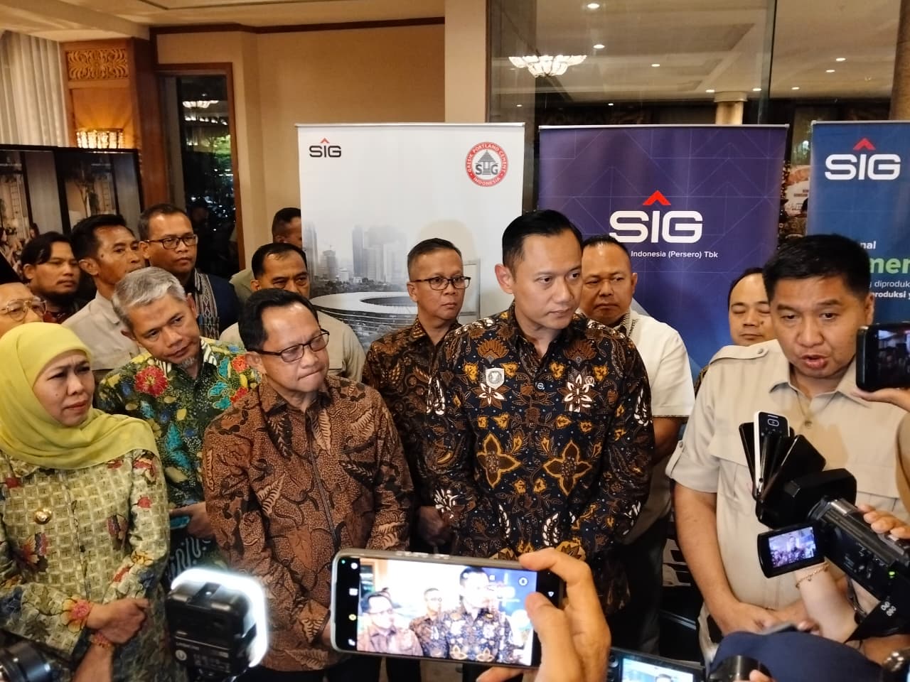 Menteri Koordinator Bidang Infrastruktur dan Pembangunan Kewilayahan RI, Agus Harimurti Yudhoyono (AHY), usai membuka acara Sosialisasi Kredit Program Perumahan (KPP) di Surabaya. (Insani/Jurnas.net)