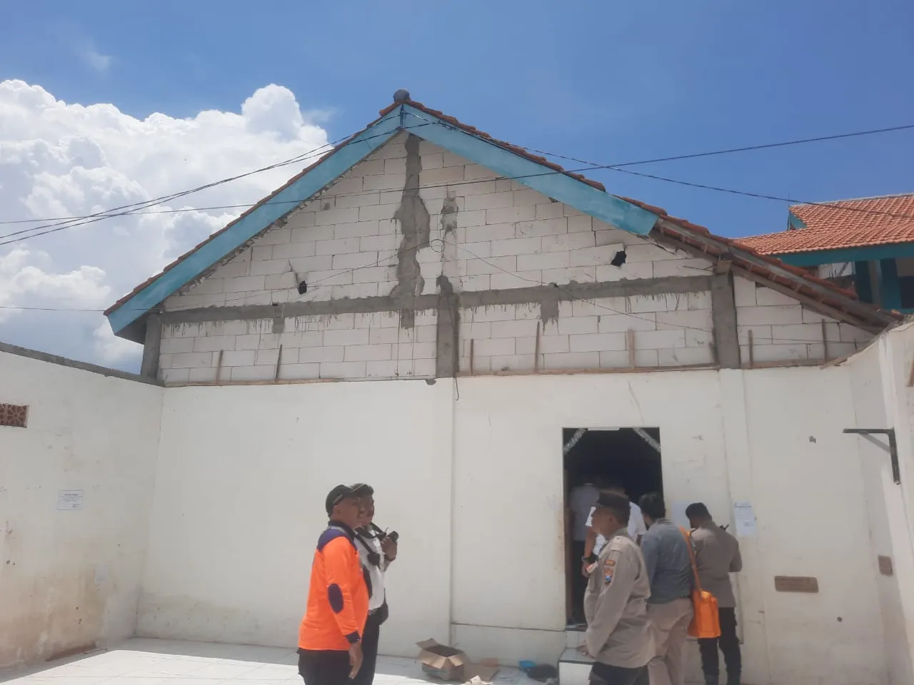 Tanggapan Pengasuh Atap Ponpes Putri di Situbondo Ambruk Saat Diguyur Hujan