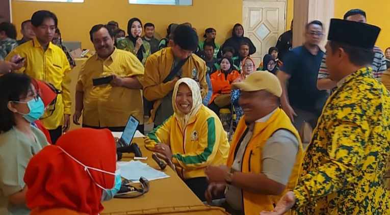 Ketua DPD Partai Golkar Jatim, Ali Mufthi, di sela kegiatan donor darah dan cek kesehatan gratis rangkaian HUT ke-61 Partai Golkar di kantor DPD Partai Golkar Jatim. (Dok: DPD Golkar Jatim)