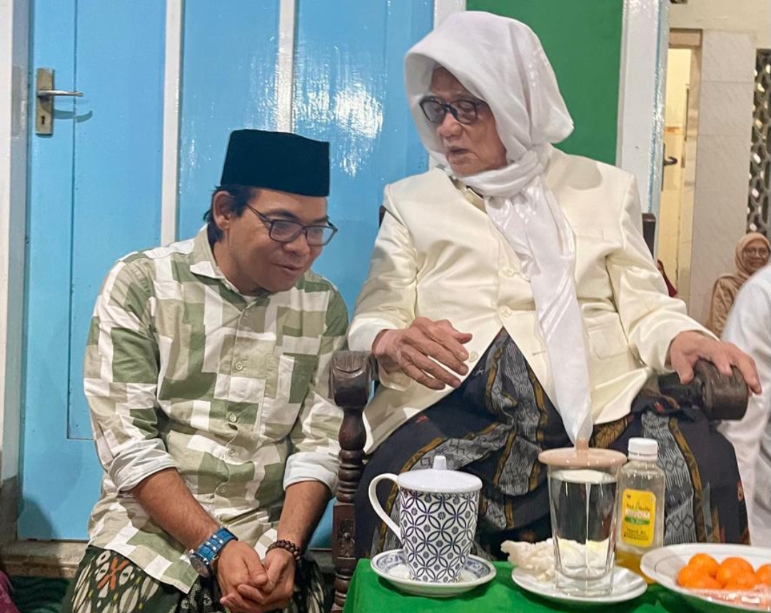 Anggota Komisi C DPRD Jawa Timur, Ahmad Athoillah, saat sowan ke kiai Ploso Kediri. (Dok: Jurnas.net)