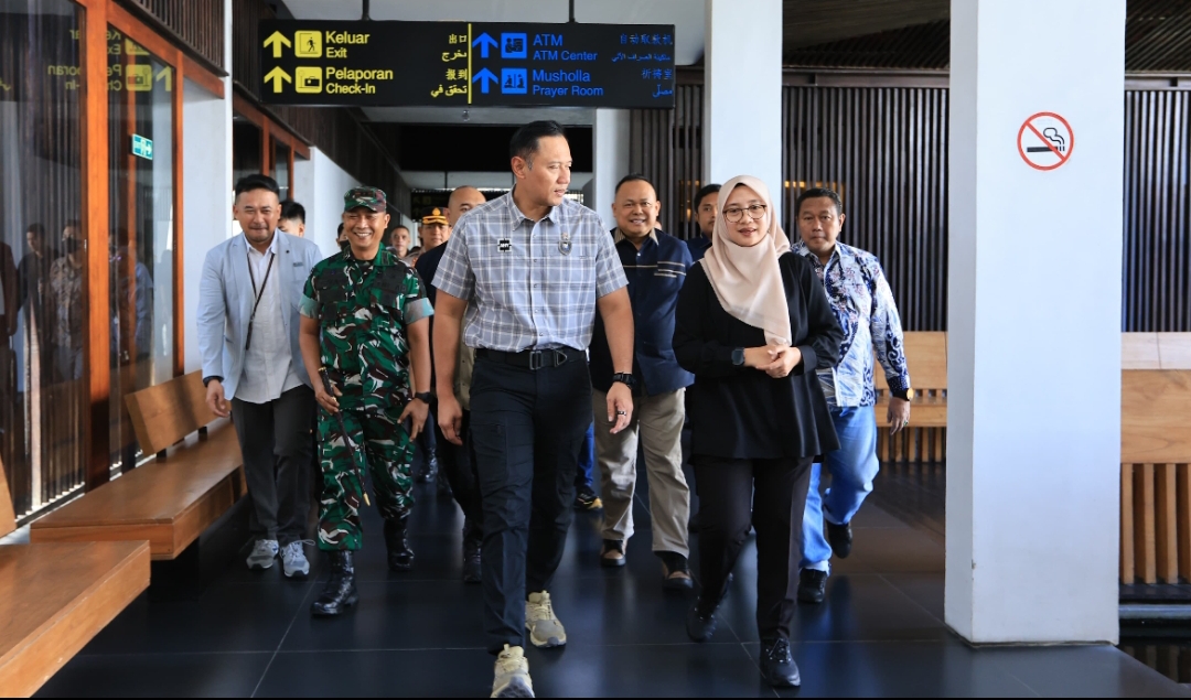 Menko Infra dan Pembangunan Kewilayahan, Agus Harimurti Yudhoyono (AHY), saat berkunjung ke Banyuwangi. (Humas Pemkab Banyuwangi)