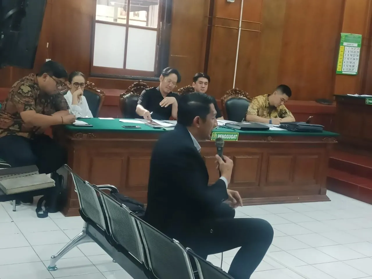 Sidang gugatan Nany Widjaja terhadap PT Jawa Pos dan Dahlan Iskan di Pengadilan Negeri (PN) Surabaya. (Insani/Jurnas.net)