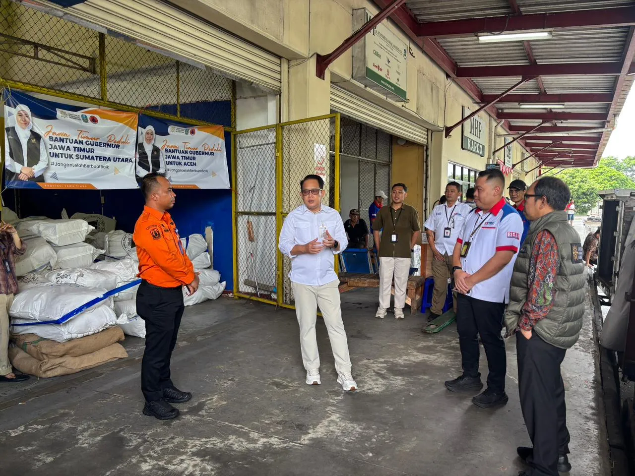 Jatim Kirim 26,5 Ton Logistik dan Rp 10,5 Miliar untuk Korban Bencana Sumatera - Aceh