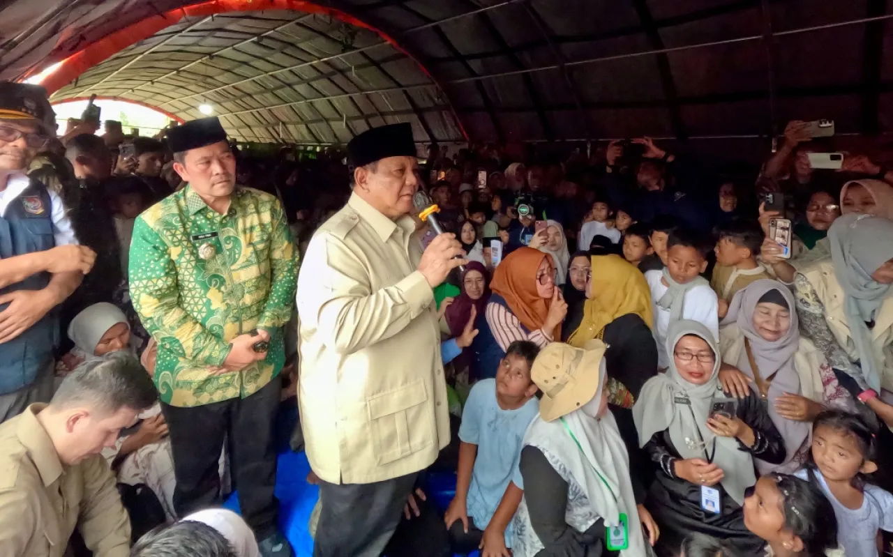 Prabowo Instruksikan Kementerian Bekerja Tanpa Libur Tangani Pemulihan Bencana Sumatra