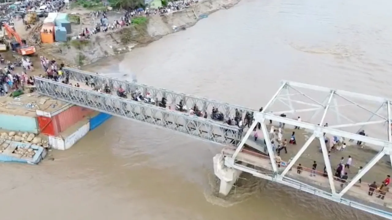 TNI Kebut Perbaikan 35 Jembatan Pascabencana di Sumatra, Akses Bireuen - Bener Meriah Mulai Terhubung