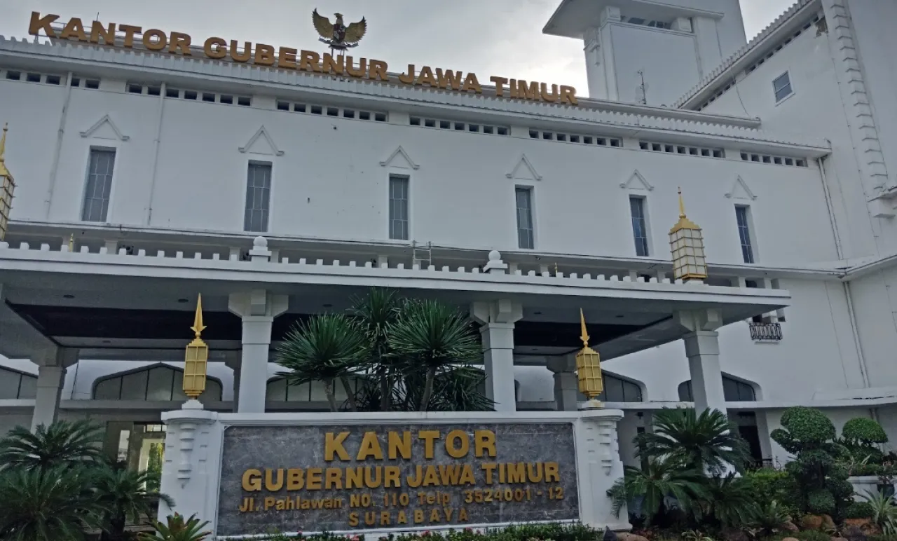 Baca juga : 'Wajah' Gelap Jatim 2025: Korupsi Hibah Pemprov, Skandal Pelabuhan Probolinggo dan Tragedi Mematikan