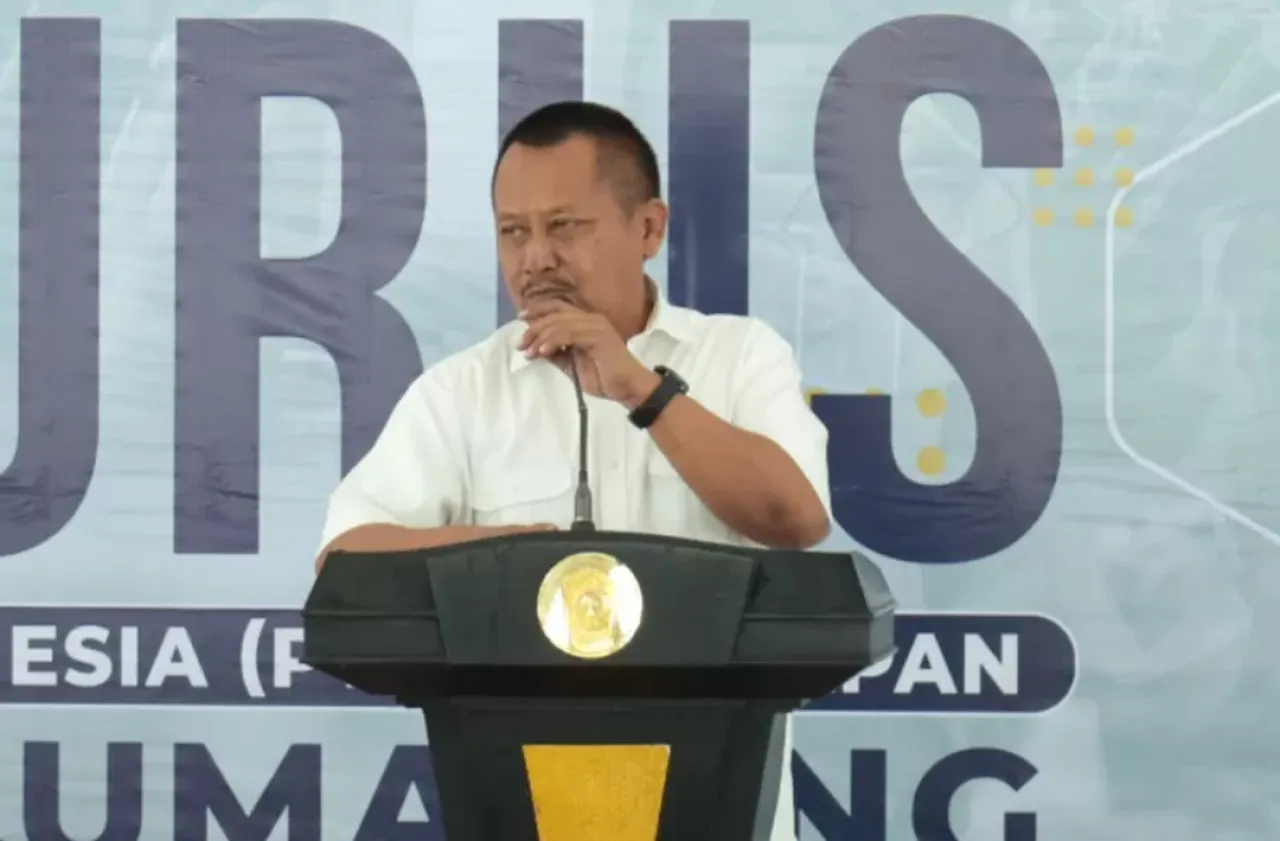 Baca juga : PWI Jatim Desak Polisi Tangkap Preman Berkedok Wartawan yang Peras Kades di Bojonegoro - Tuban