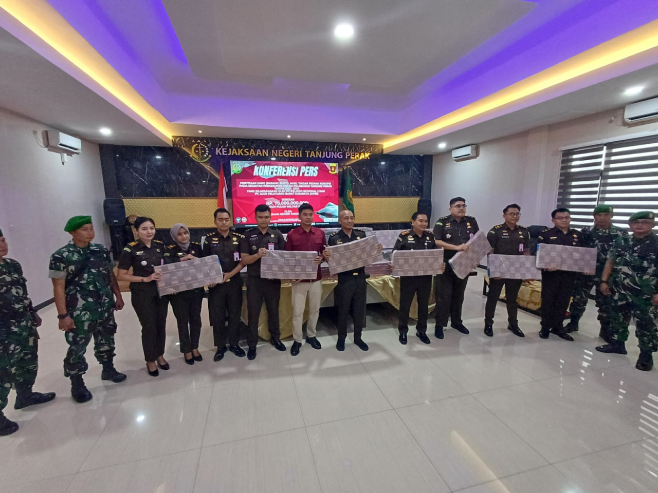 Kejaksaan Negeri (Kejari) Tanjung Perak Surabaya menyita uang tunai senilai Rp70 miliar kasus proyek pelabuhan. (Insani/Jurnas.net)