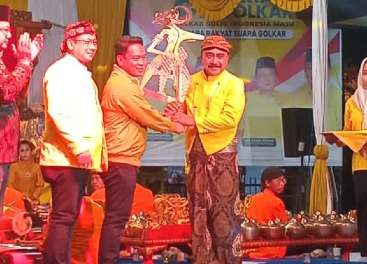 Wakil Ketua Bidang Pratama DPD Golkar Jawa Timur, Ahsanul Yakin, di sela membuka kegiatan wayang yang digelar DPD Golkar Lamongan. (Insani/Jurnas.net)