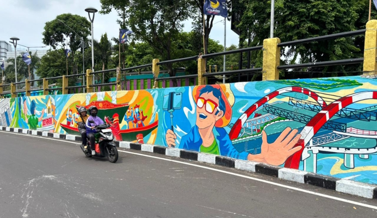 Sebuah mural baru di kawasan Jalan Gubeng Pojok Surabaya dirusak orang tak dikenal. (Humas Pemkot Surabaya)