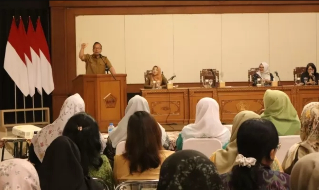 Wakil Bupati Gresik, Asluchul Alif, dalam forum diskusi kelompok perempuan bertajuk “Sinergi Perempuan dalam Mewujudkan Pembangunan Inklusif”. (Istimewa)