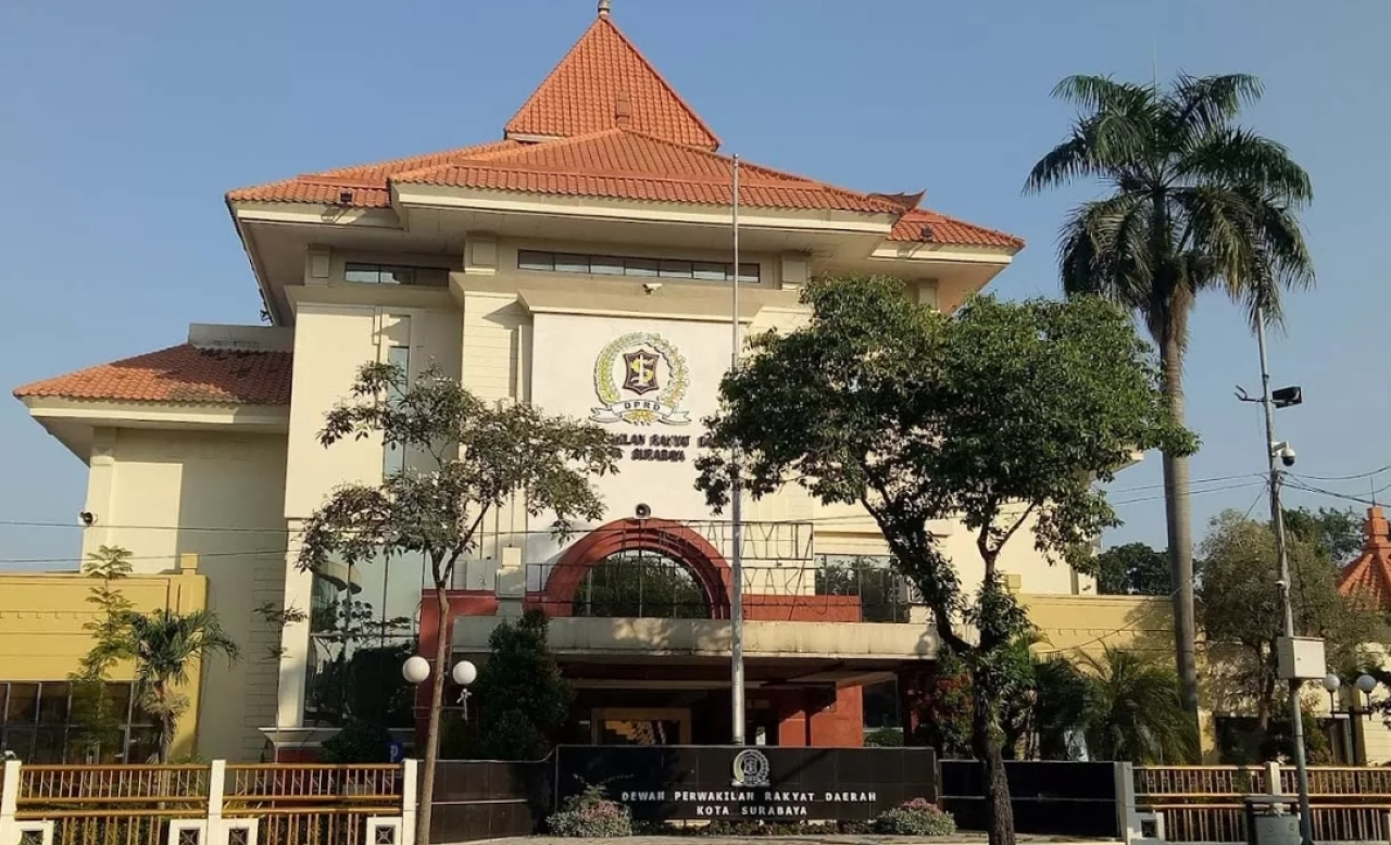 Gedung DPRD Kota Surabaya di Jalan Yos Sudarso. (Istimewa)