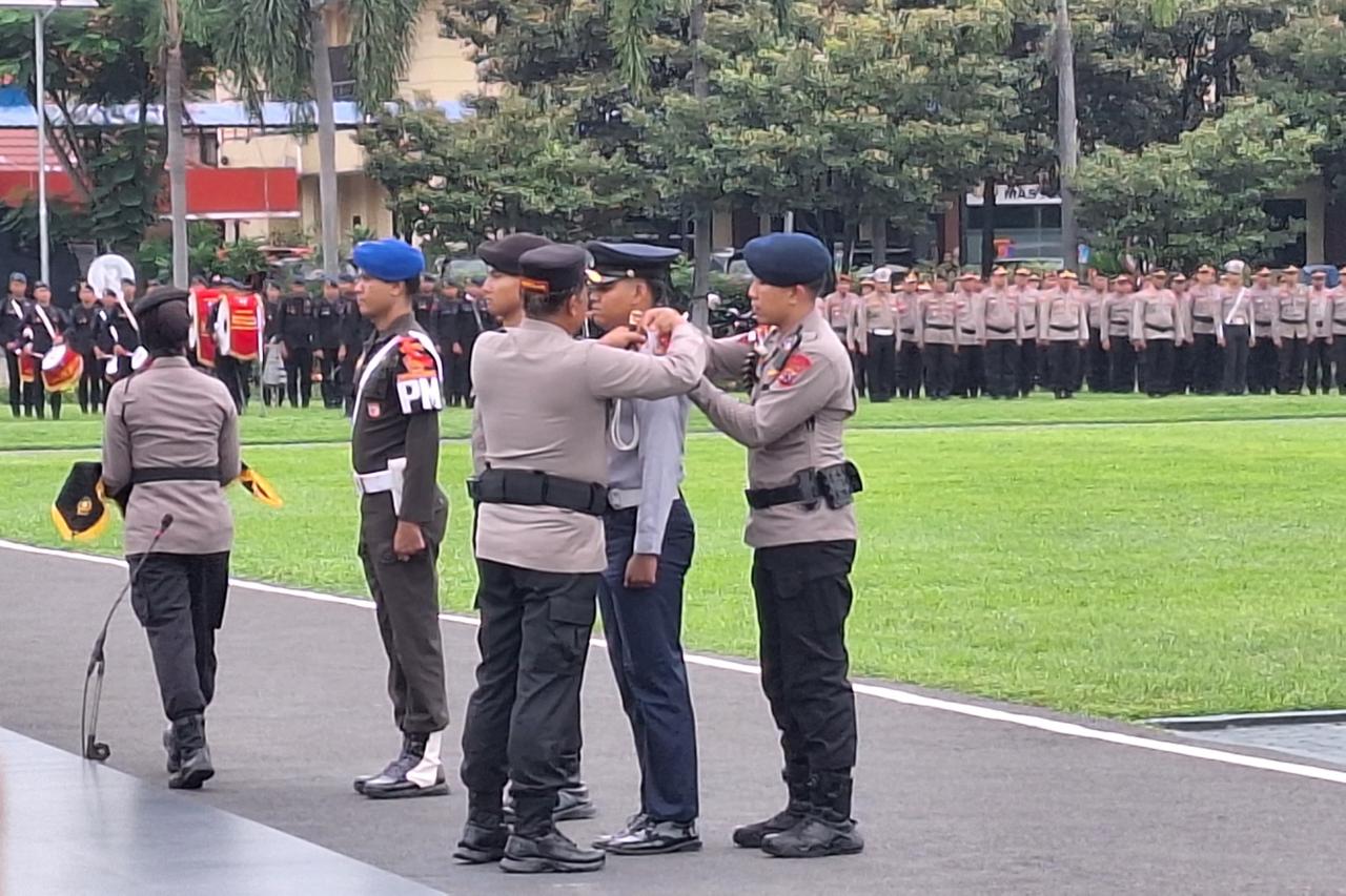 Personel Polda Jatim saat apel gelar pasukan Operasi Lilin Semeru. (Humas Polda Jatim)