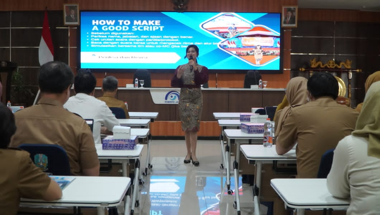 Dinas Komunikasi dan Informatika (Diskominfo) Provinsi Jawa Timur menggelar Pelatihan Master of Ceremony (MC) dan Keprotokolan. (Dok: Diskominfo Jatim)