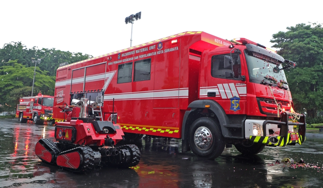 Robot Pemadam dan Mobil Hazmat di Surabaya. (Humas Pemkot Surabaya)