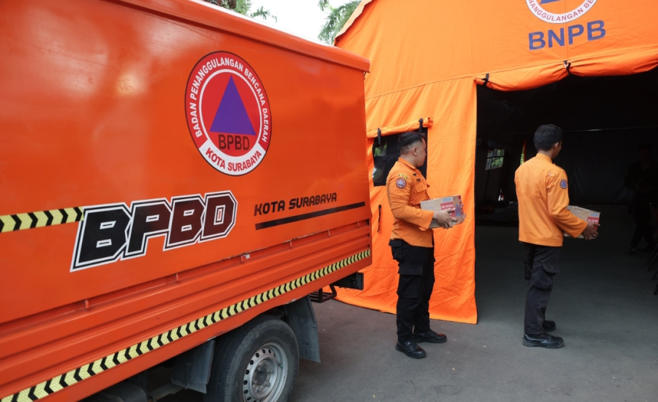 Posko Peduli Bencana untuk Sumatera di Balai Kota Surabaya. (Humas Pemkot Surabaya)