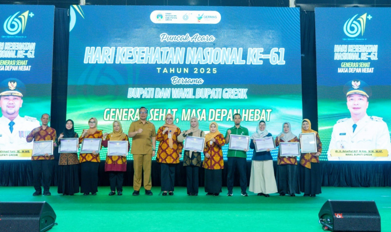 Wakil Bupati Gresik, Asluchul Alif,  meresmikan delapan puskesmas yang kini resmi melayani rawat inap, dalam puncak Peringatan Hari Kesehatan Nasional (HKN) ke-61. (Humas Pemkab Gresik)