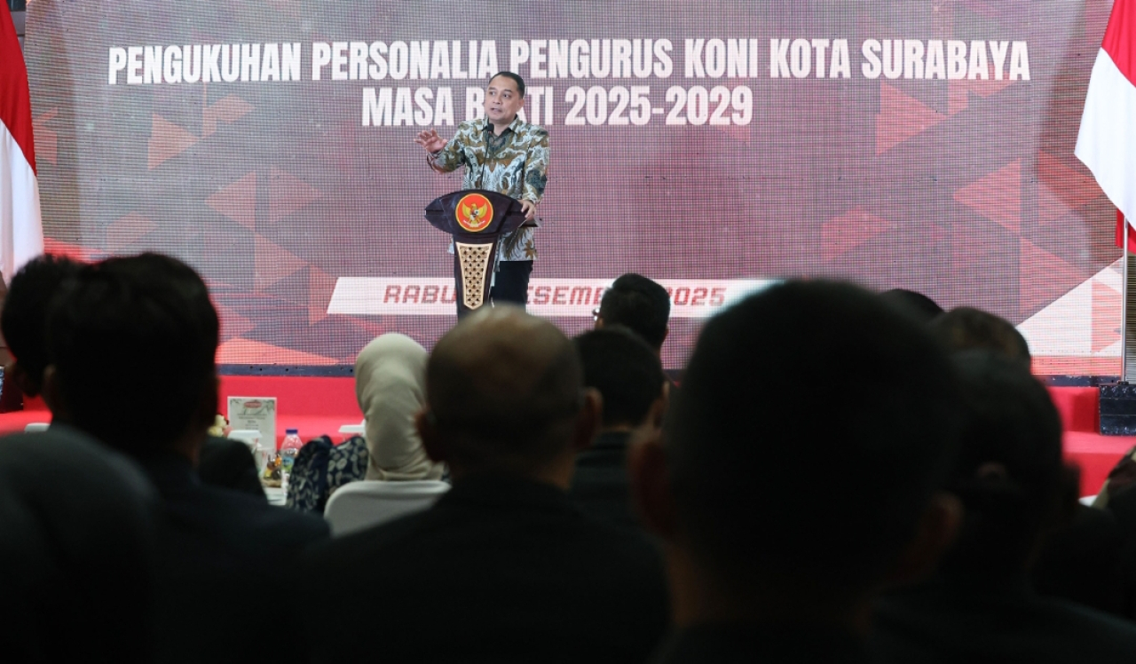 Wali Kota Surabaya Eri Cahyadi saat pengukuhan pengurus baru KONI Kota Surabaya. (Humas Pemkot Surabaya)
