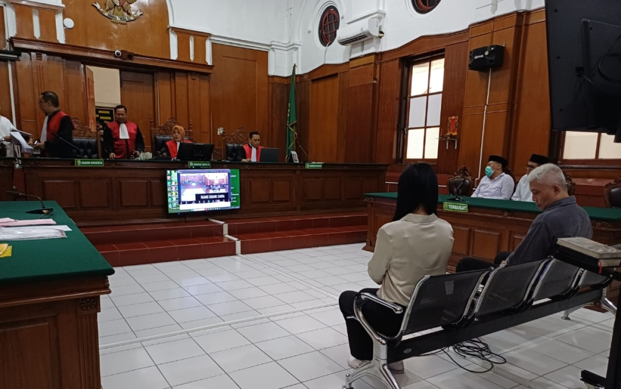 Sidang kasus penyelundupan batubara ilegal di Pengadilan Negeri (PN) Surabaya. (Insani/Jurnas.net)