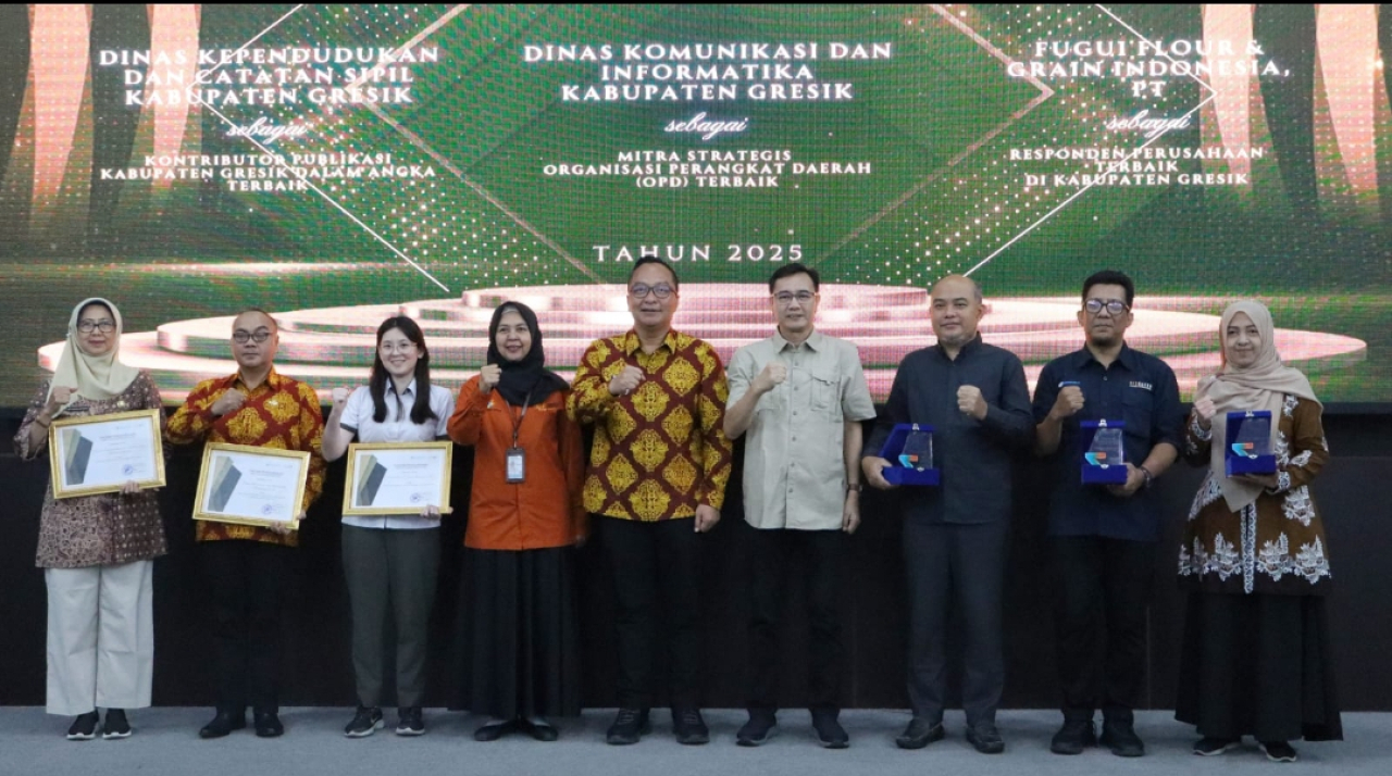 Wakil Bupati Gresik, Asluchul Alif (batik coklat), di sela membuka Workshop Statistik Berdampak Untuk Indonesia Maju. (Humas Pemkab Gresik)
