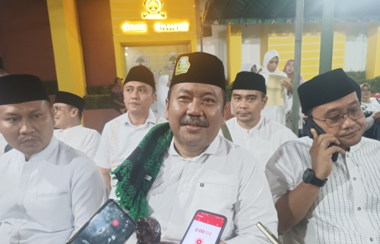 Ketua DPD Partai Golkar Jawa Timur, Ali Mufthi, didampingi pengurus usai doa bersama. (Insani/Jurnas.net)