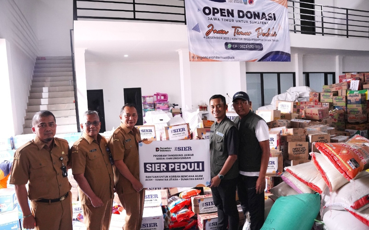 PT Surabaya Industrial Estate Rungkut (SIER) salurkan bantuan dalam misi kemanusiaan untuk Sumatra dan Aceh. (Humas PT SIER)