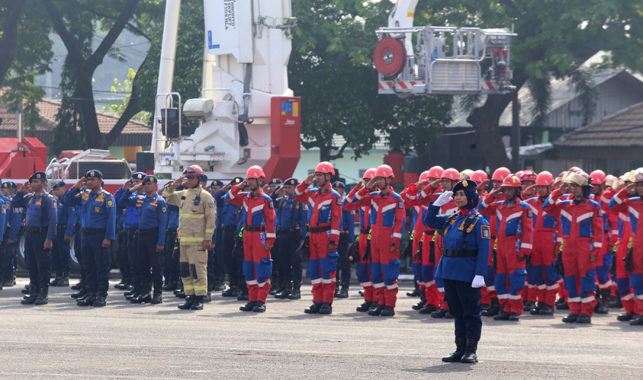 Petugas Damkar Surabaya. (Humas Pemkot Surabaya)