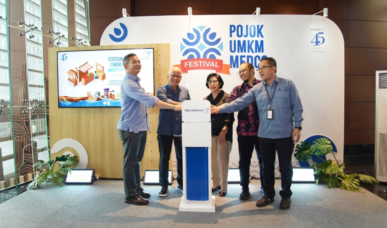 Petinggi MedcoEnergi membuka Festival Pojok UMKM 2025 di The Energy Building, Jakarta. (dok: MedcoEnergi)
