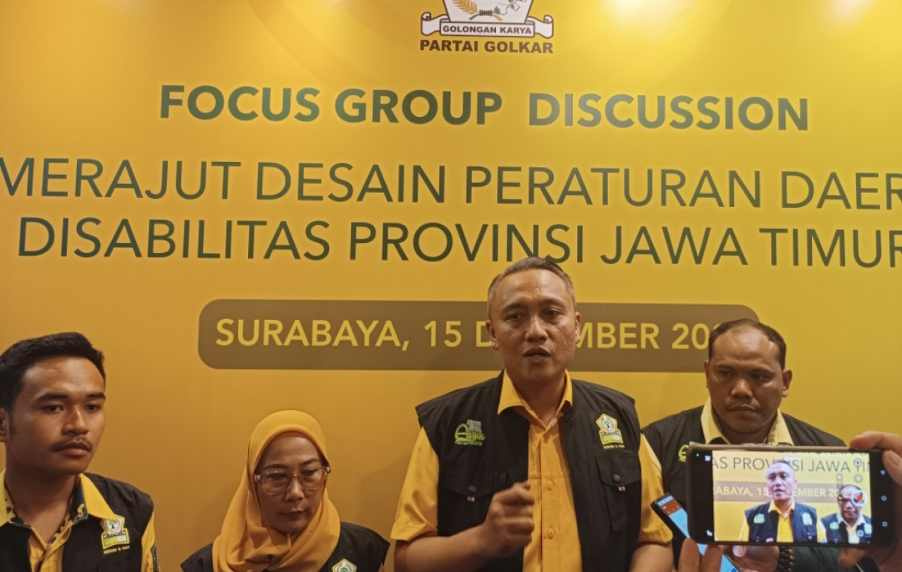 Ketua Panitia FGD Partai Golkar Jawa Timur, Julianto Simanjuntak (tengah). (Insani/Jurnas.net)